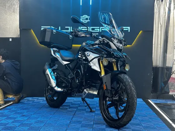 Una moto BMW en un concesionario