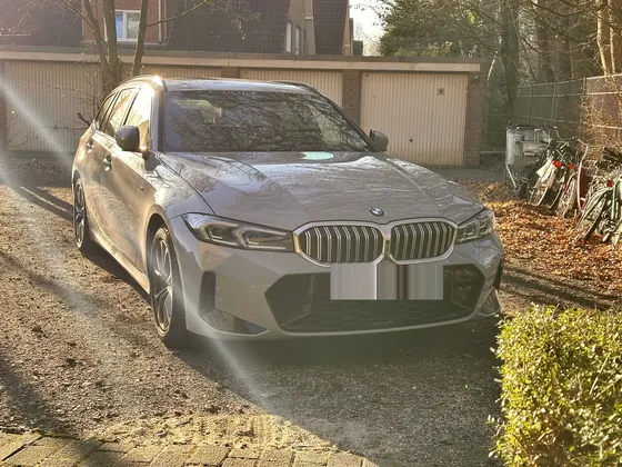Un BMW Serie 3 gris